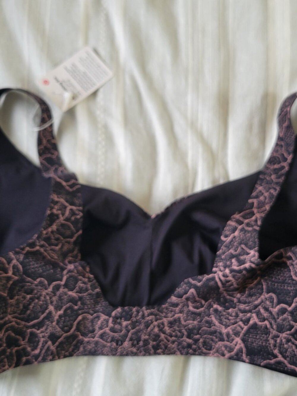 NWT Lululemon Like Nothing Bra Lace Print Black Pink 34DD - Picture 5 of 7